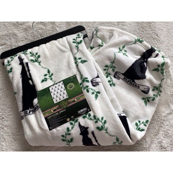 Wicked Elphaba Soft Plush Throw Blanket 50 X 70” Wizard of Oz White Ht Broom NEW - Picture 7 of 12